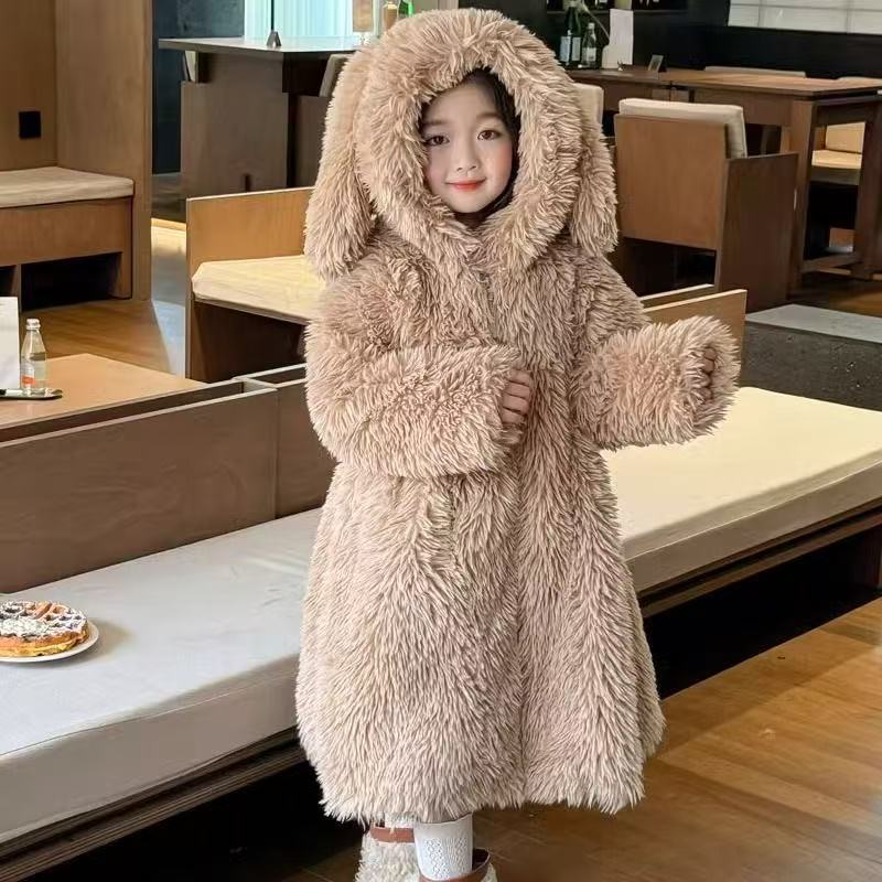 Dziewczęca kurtka futrzana jes – Baby X Clothing recenzja i cena